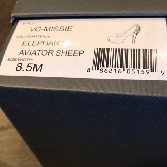 Vince Camuto | 8.5 beautiful studded pump. - Picture 8 of 8